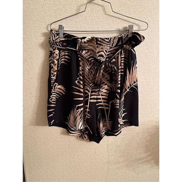 H&M shorts  - Picture 1 of 7